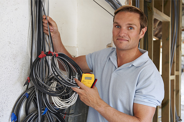 Electricien compétent